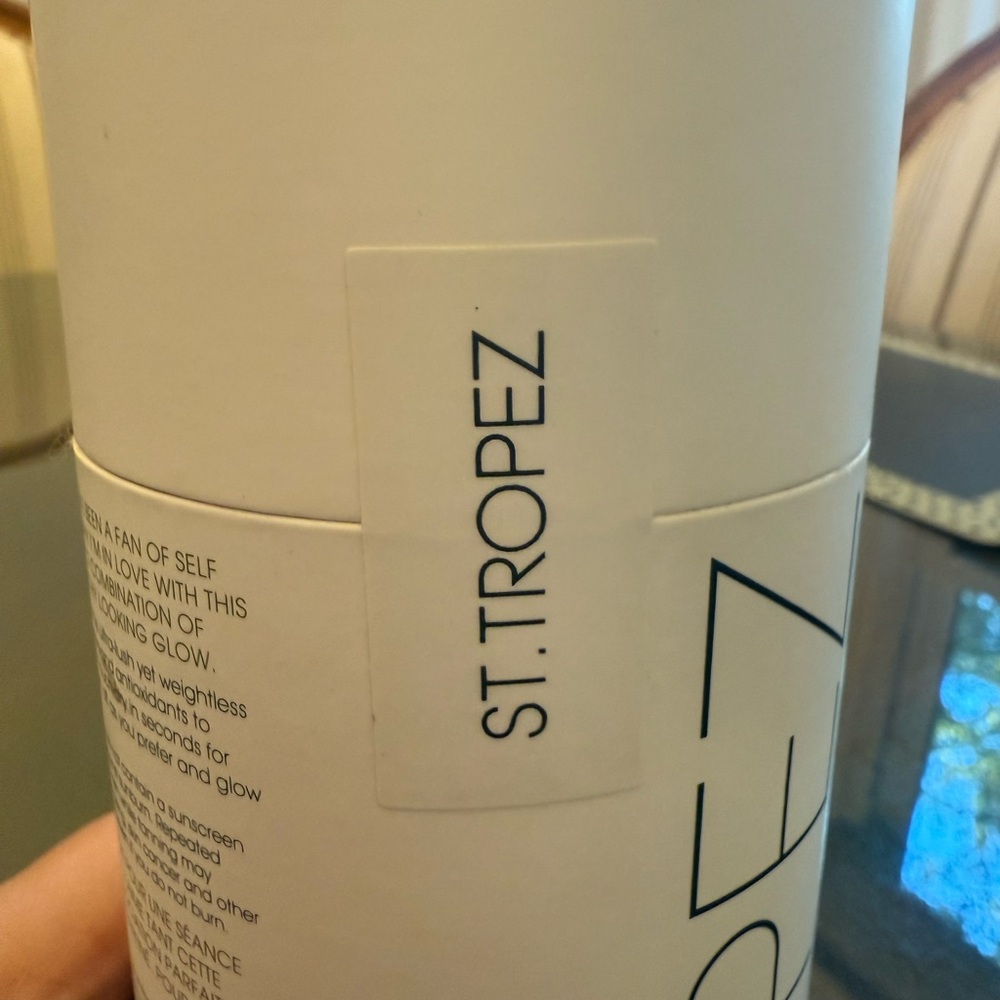 St. Tropez Ultimate Glow Self Tan Mousse - Ashley Graham - Picture 4 of 4